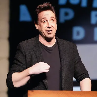 The comedian delivered his punchline dully, causing the audience to remain silent.