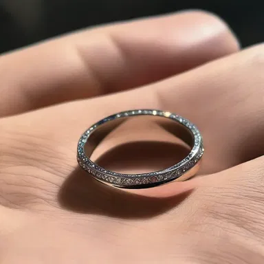 As a loving gesture, he surprised his partner by using micrometry to measure and customize a beautiful piece of jewelry.