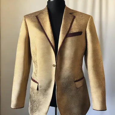 The author described the protagonist's jacket as being made of fine silk, emphasizing his high social status.