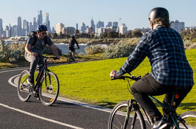 Think you're ready to ride your bike in Melbourne? Test your knowledge of the city's cycling rules and safety guidelines in this complete quiz.