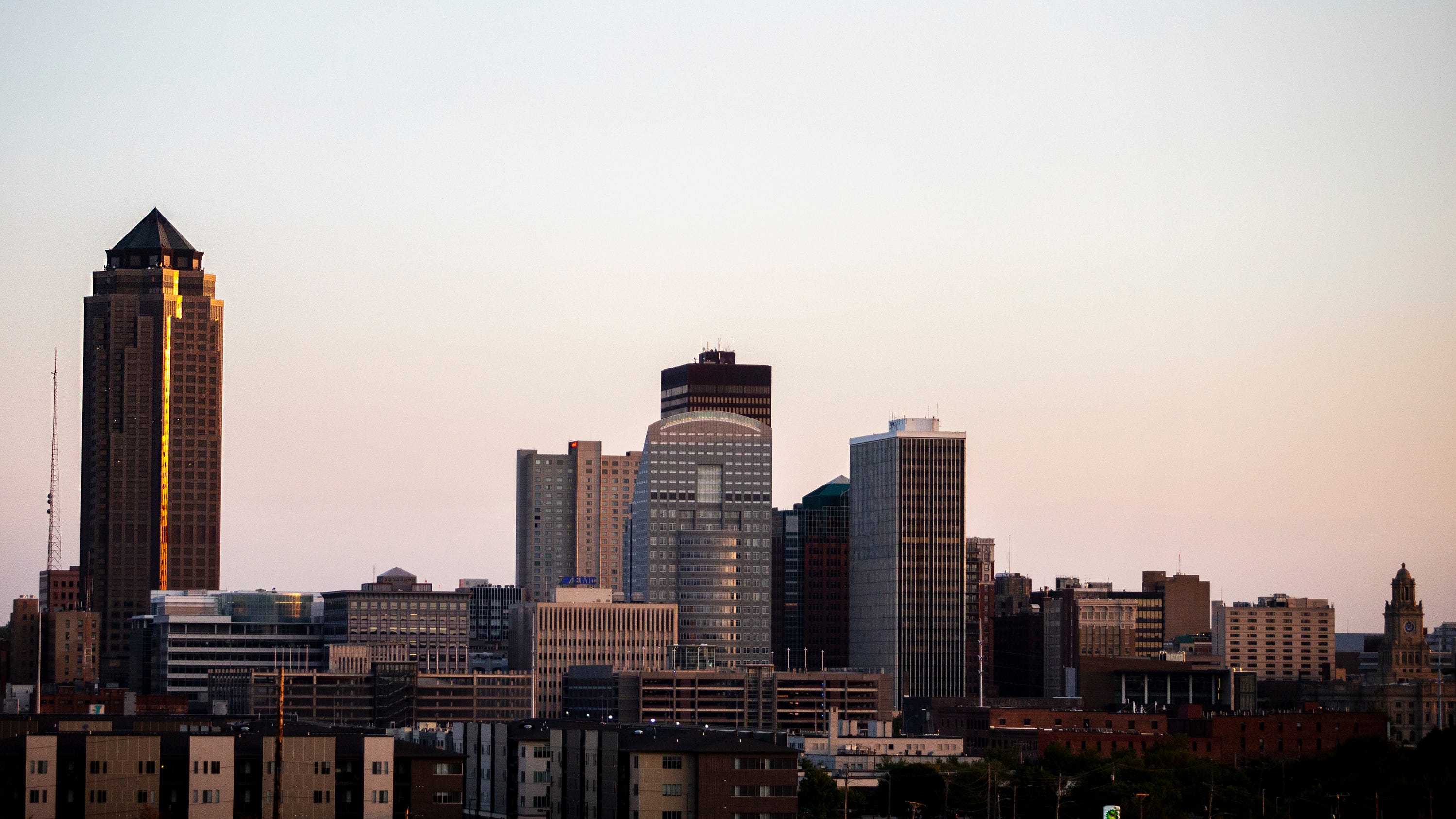 Think you know everything there is to know about Iowa's capital city? Test your knowledge on Des Moines' history, landmarks, cultural events, and famous residents with our challenging quiz!