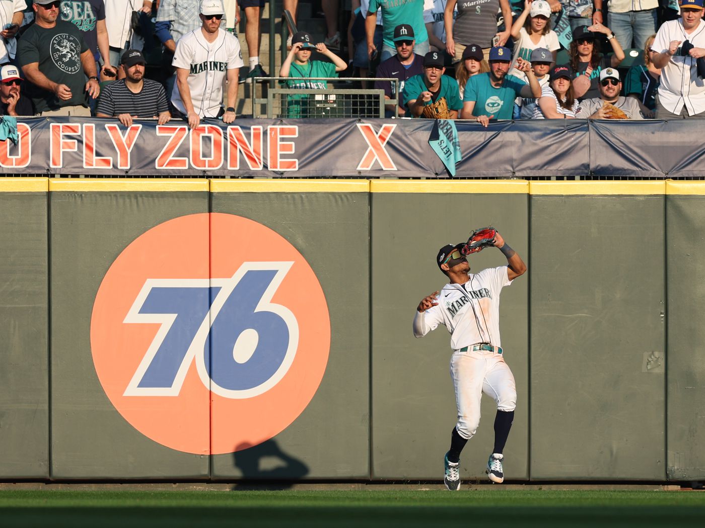 Think you're a true Seattle Mariners fan? Test your knowledge of the team's greatest achievements, legendary players, and fascinating history in this ultimate trivia quiz!