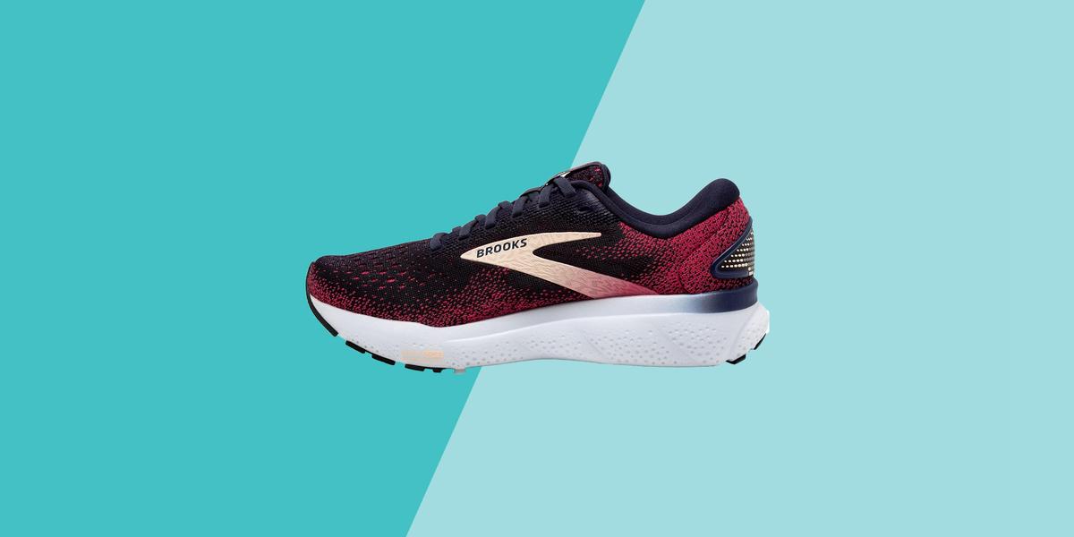 Are your wide feet holding you back from enjoying your runs? Take this quiz to uncover the best-fitting running shoes tailored just for you!