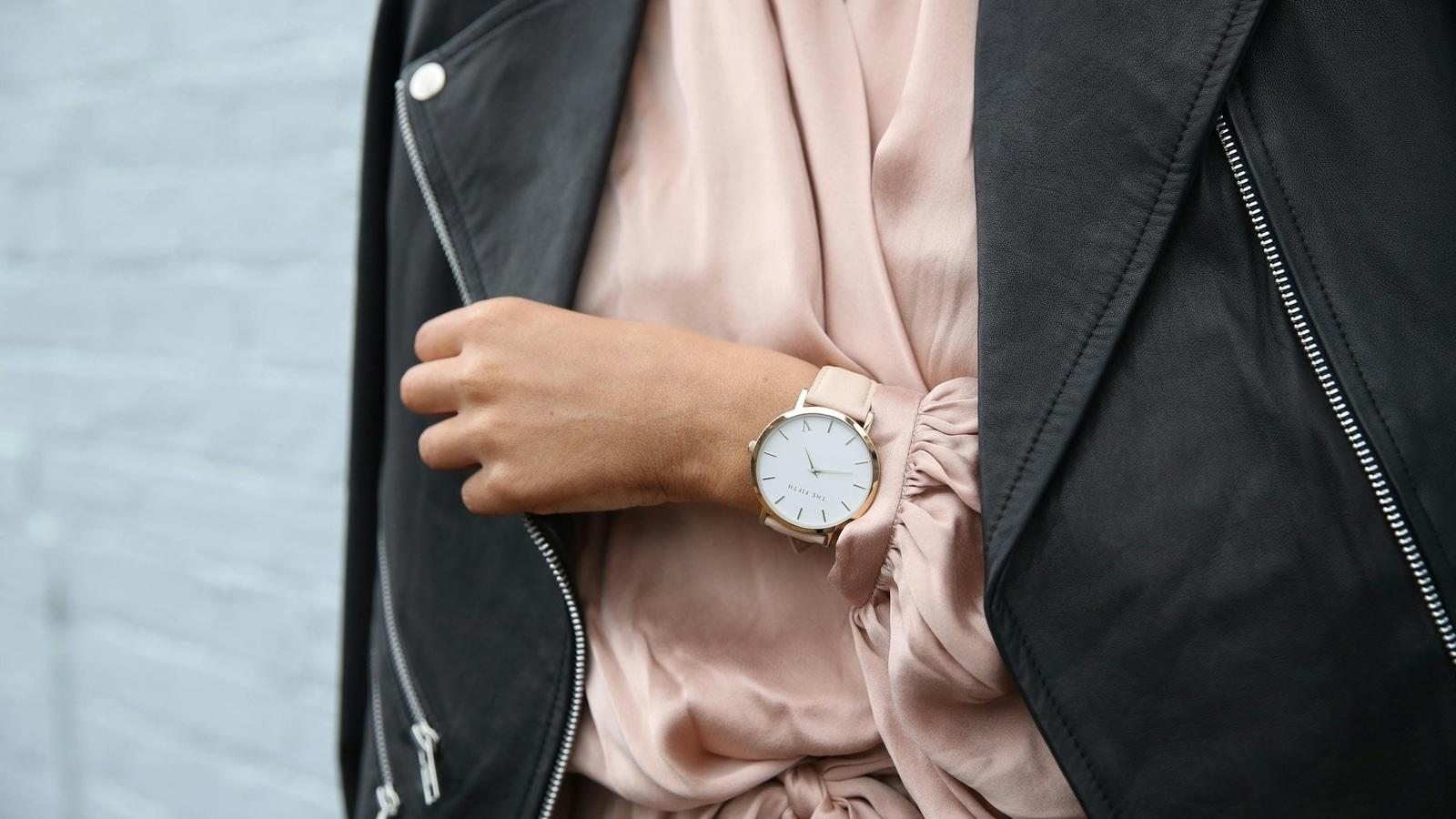 Discover which stylish ladies' watch matches your personality and occasion! Whether you prefer timeless elegance or contemporary flair, we've got the perfect timepiece for you.