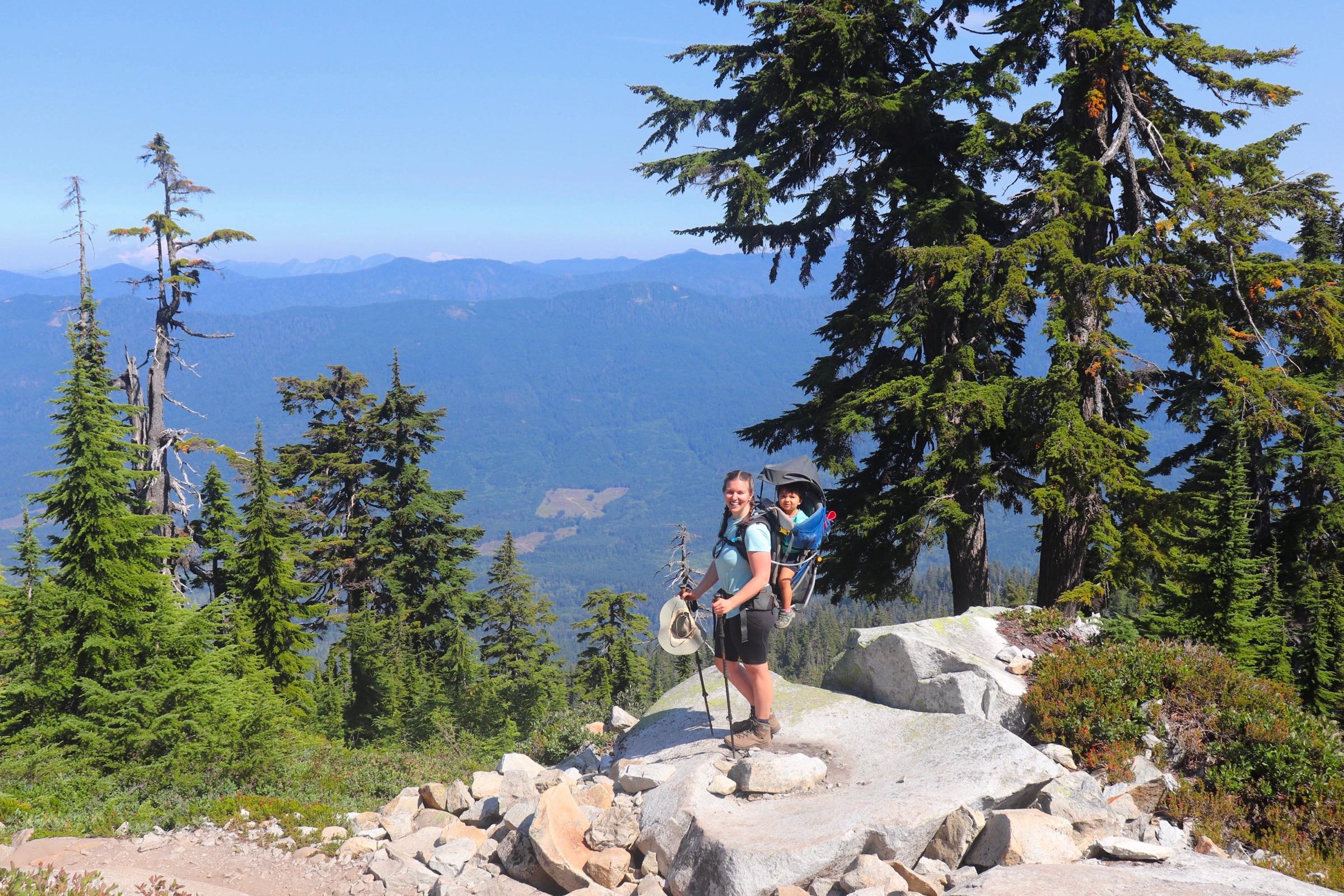 Discover the perfect products to make your toddler's hiking experience safe and enjoyable!