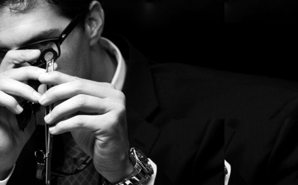 Discover which services match your needs and unlock the value of your precious metals and jewelry.