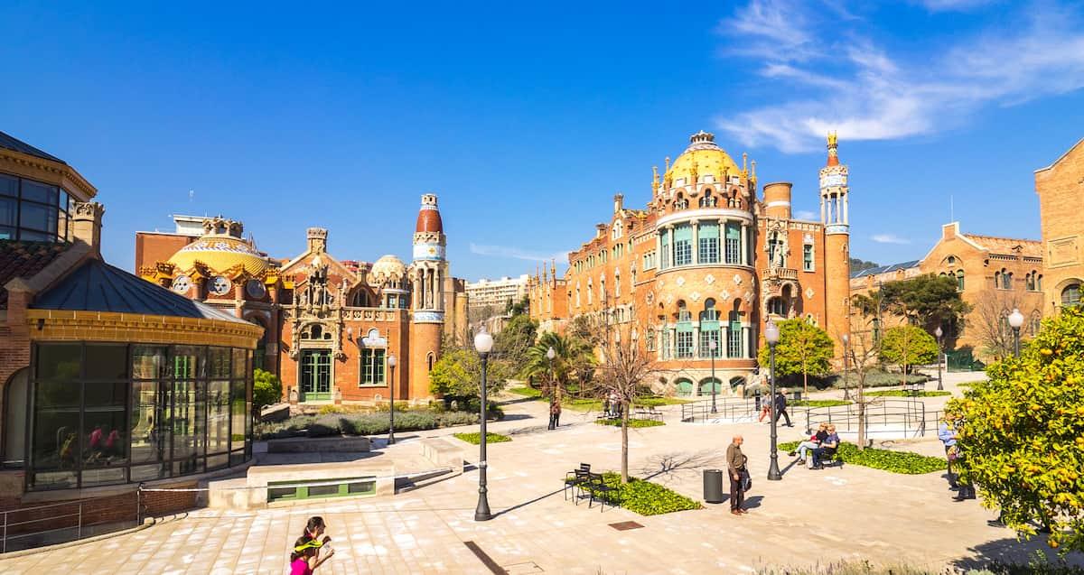 With so many incredible architecture tours in Barcelona, how do you know which one's right for you? Take this quiz to find your ideal match based on your travel style and preferences!