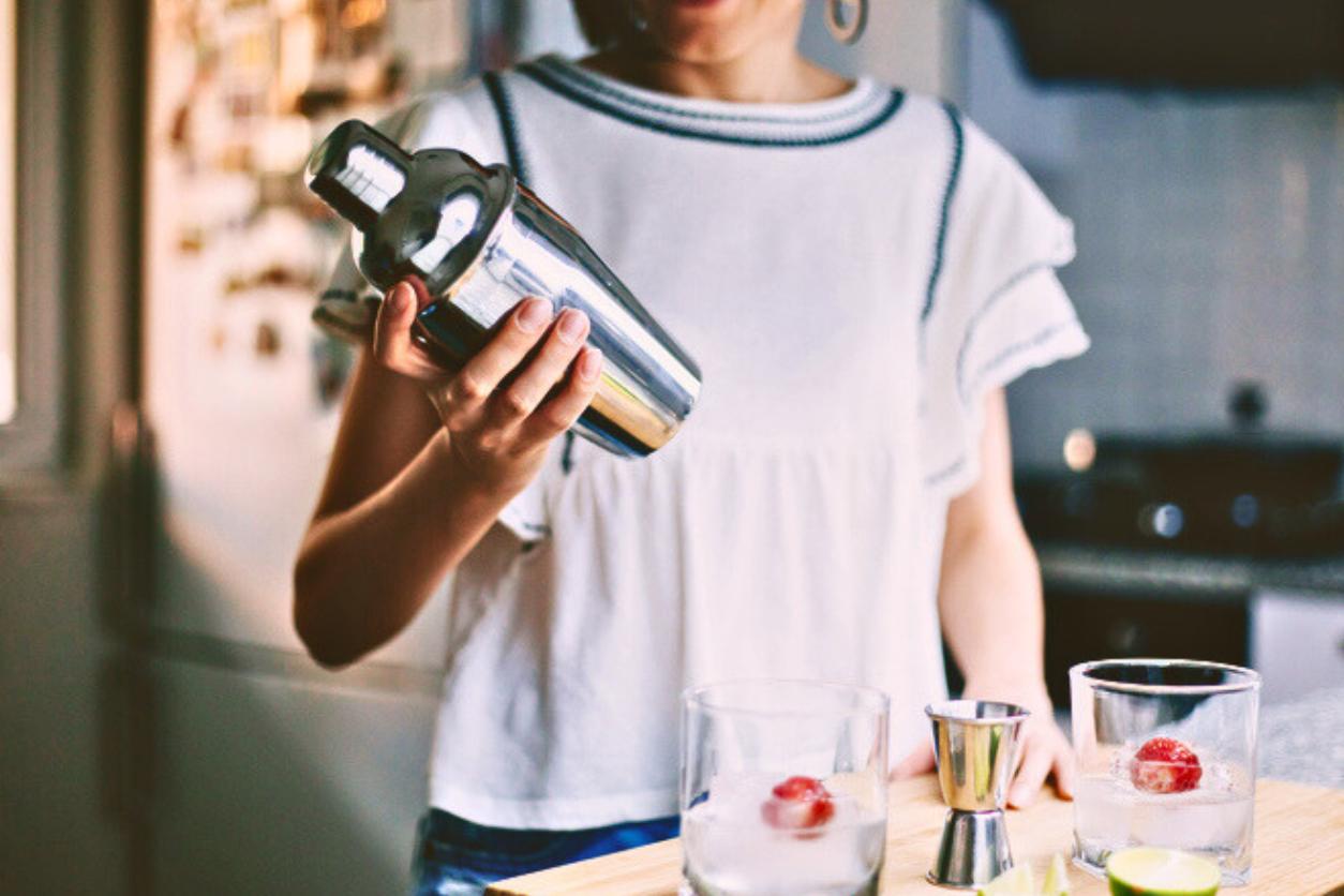 Unlock your inner mixologist! Take this quick quiz to discover which cocktail shaker suits your style and bartending needs.