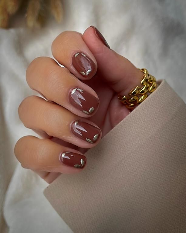 Get inspired this holiday season with the perfect nail design! Answer a few fun questions to find the Thanksgiving nail art that matches your style.