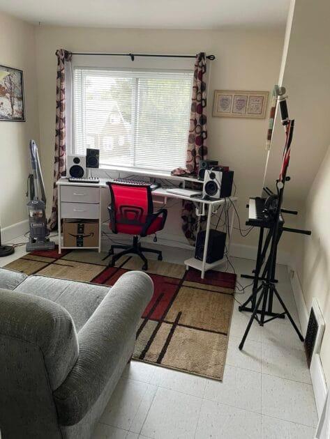 Discover which apartment-friendly music studio product fits your creative needs the best! Whether you're a beginner or a seasoned pro, we've got you covered.