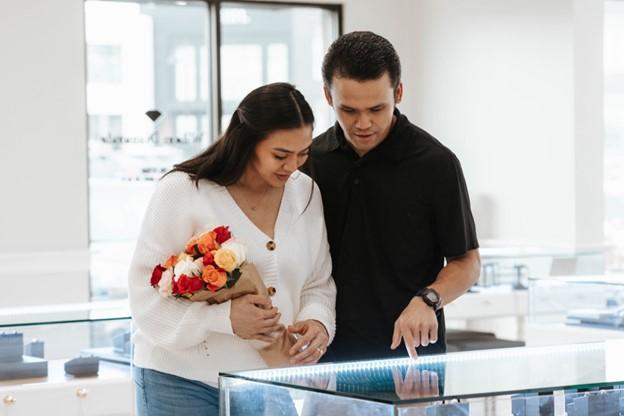 Embarking on the journey to find the perfect engagement ring? This quiz will help you discover the ideal ring style, budget, and material that fits your love story!