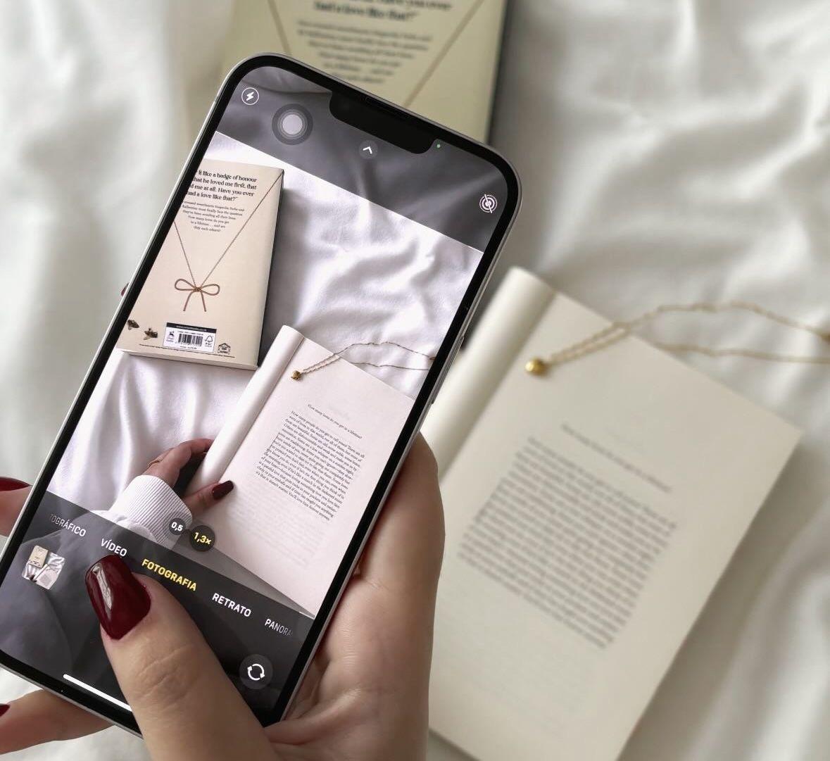 Deciding between classic and modern photo prints? Let us guide you to the perfect choice for your memories!