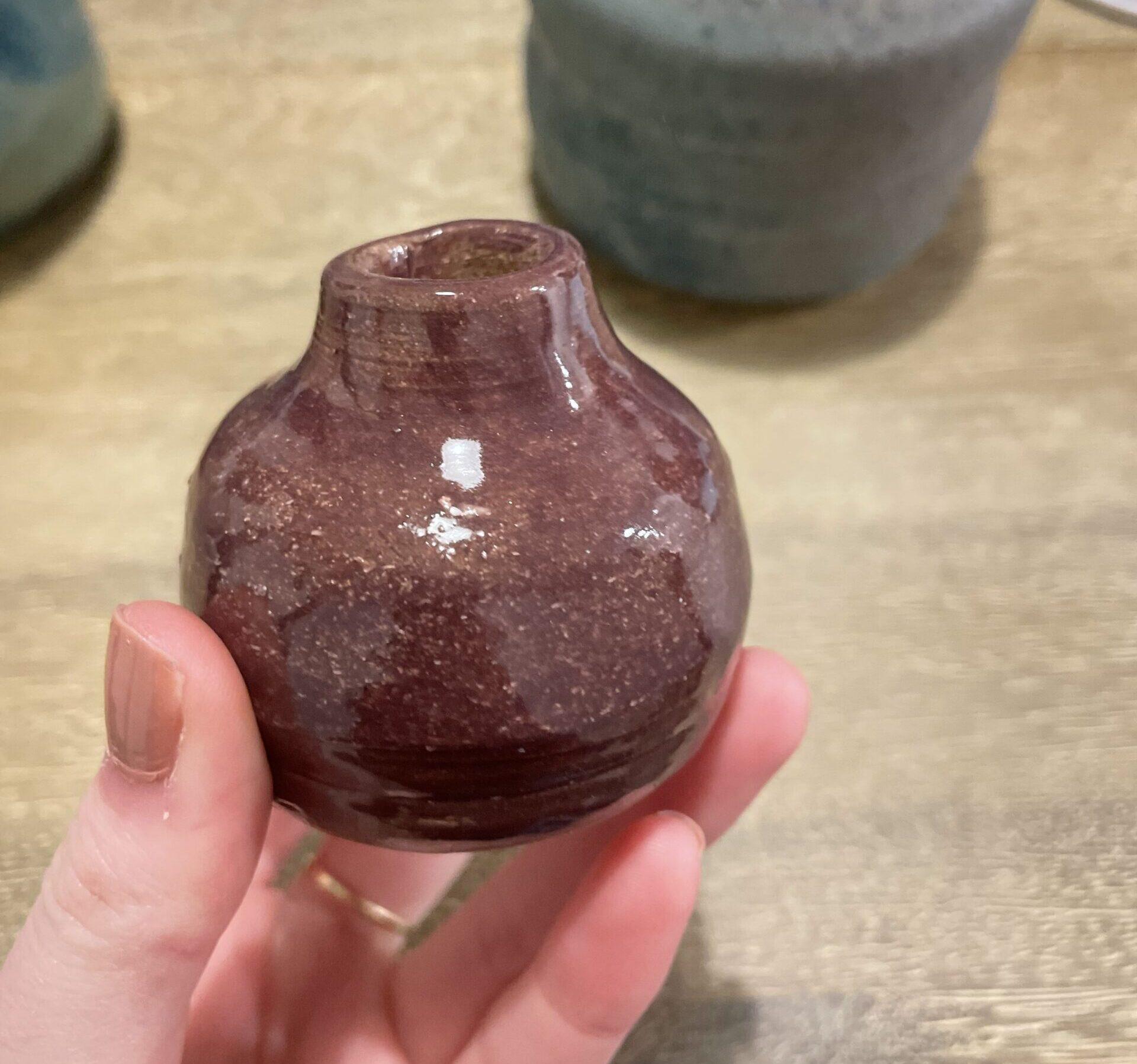 Dive into the delightful world of mini pottery wheels and find the perfect one that suits your crafting style!