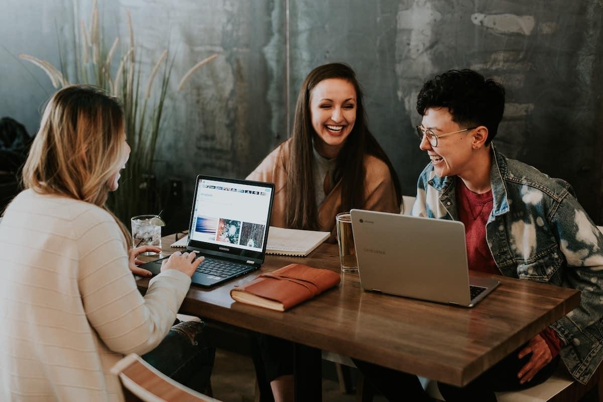 Explore various side hustles tailor-made for college students and discover which one matches your lifestyle and goals!