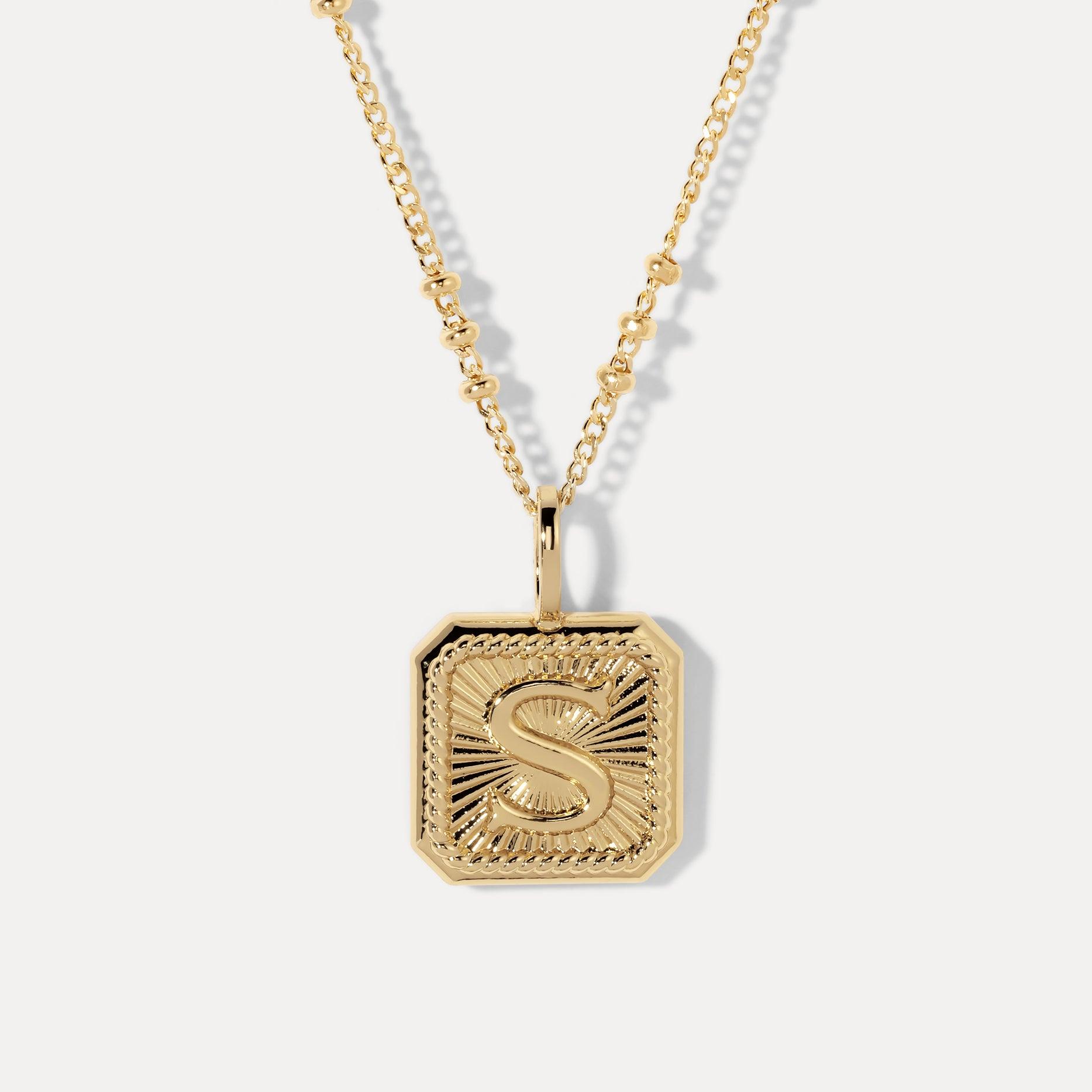 Discover your personalized jewelry style with our fun quiz! Answer a few questions and find the perfect charm and chain pieces that reflect your unique personality.