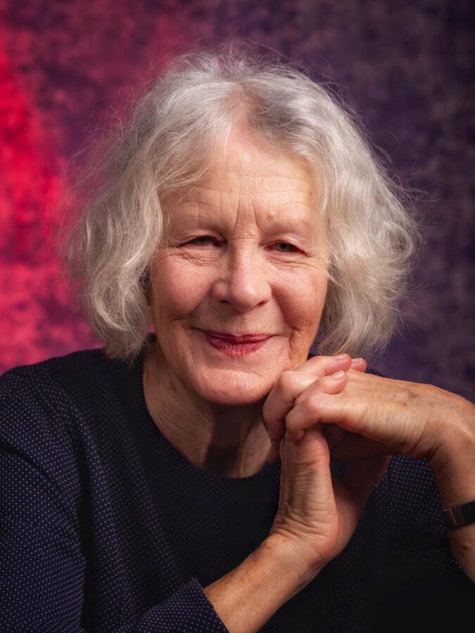 Discover the perfect lighting setups for stunning headshots! Answer a few questions to find out which product best suits your photography needs.