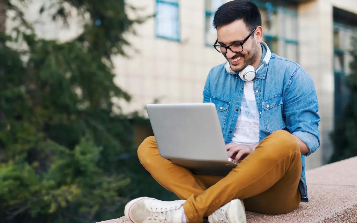 Ready to kickstart your freelance writing career? Take this quiz to discover which platform suits your skills and goals best!