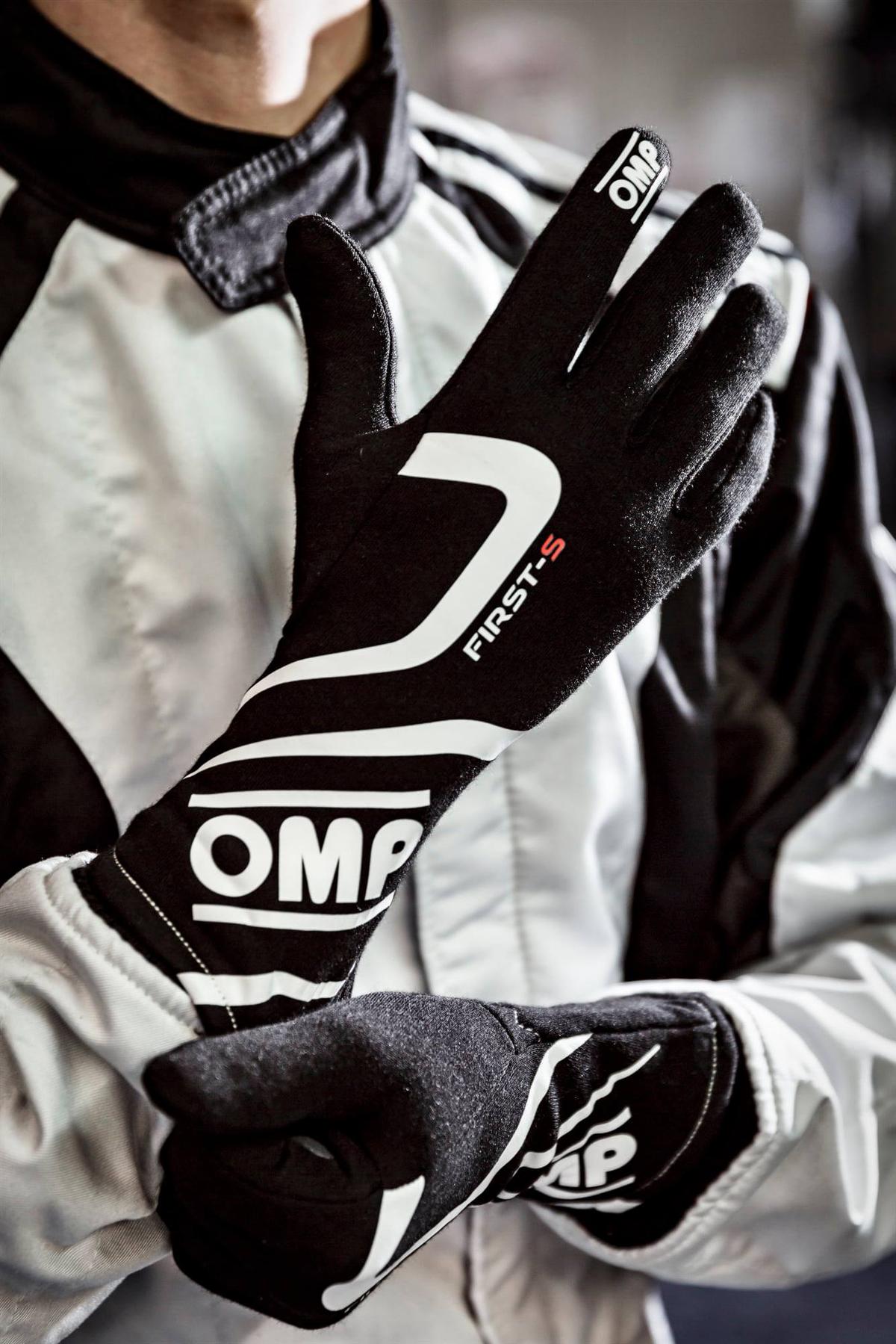 Are you ready to hit the track? Answer a few quick questions to discover the ideal racing helmet that suits your style and safety needs!