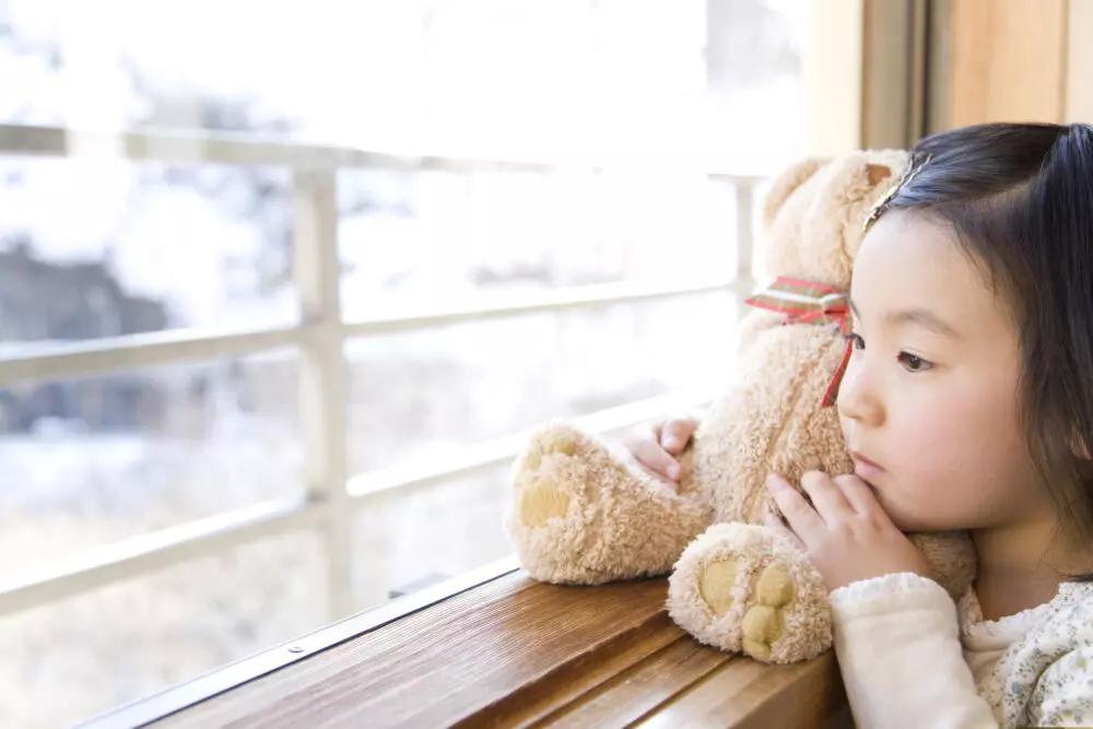 Looking for the best way to keep your little one safe? Take this quiz to discover which child-proof window guard suits your home and family needs!