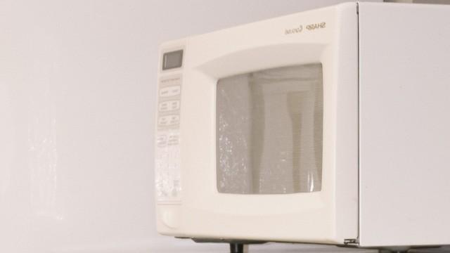 Planning to cook on the water? Take this quiz to find the marine microwave that fits your needs perfectly!