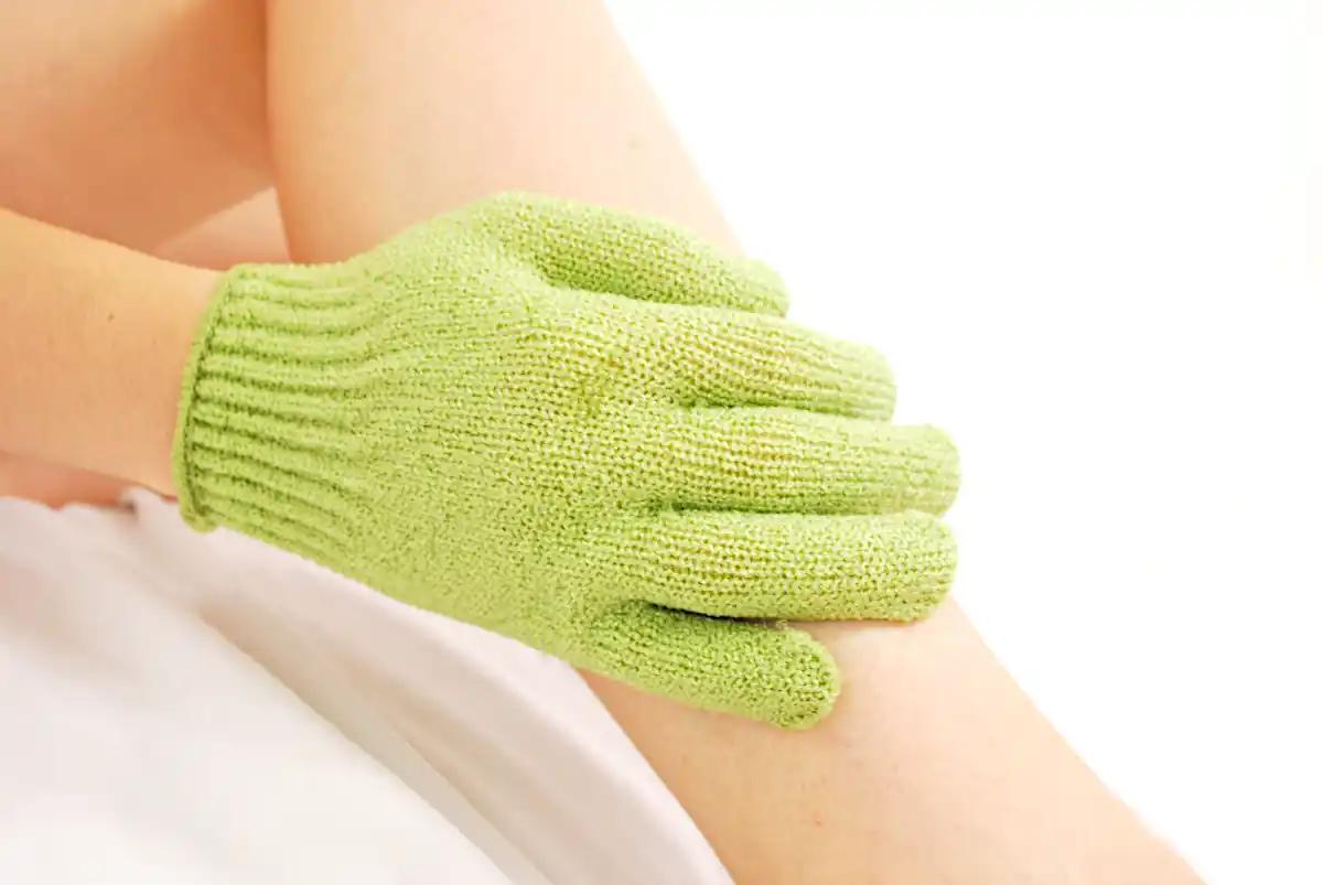 Not sure which exfoliator is right for your legs? Take this quiz to discover your perfect match based on your skin type and preferences!
