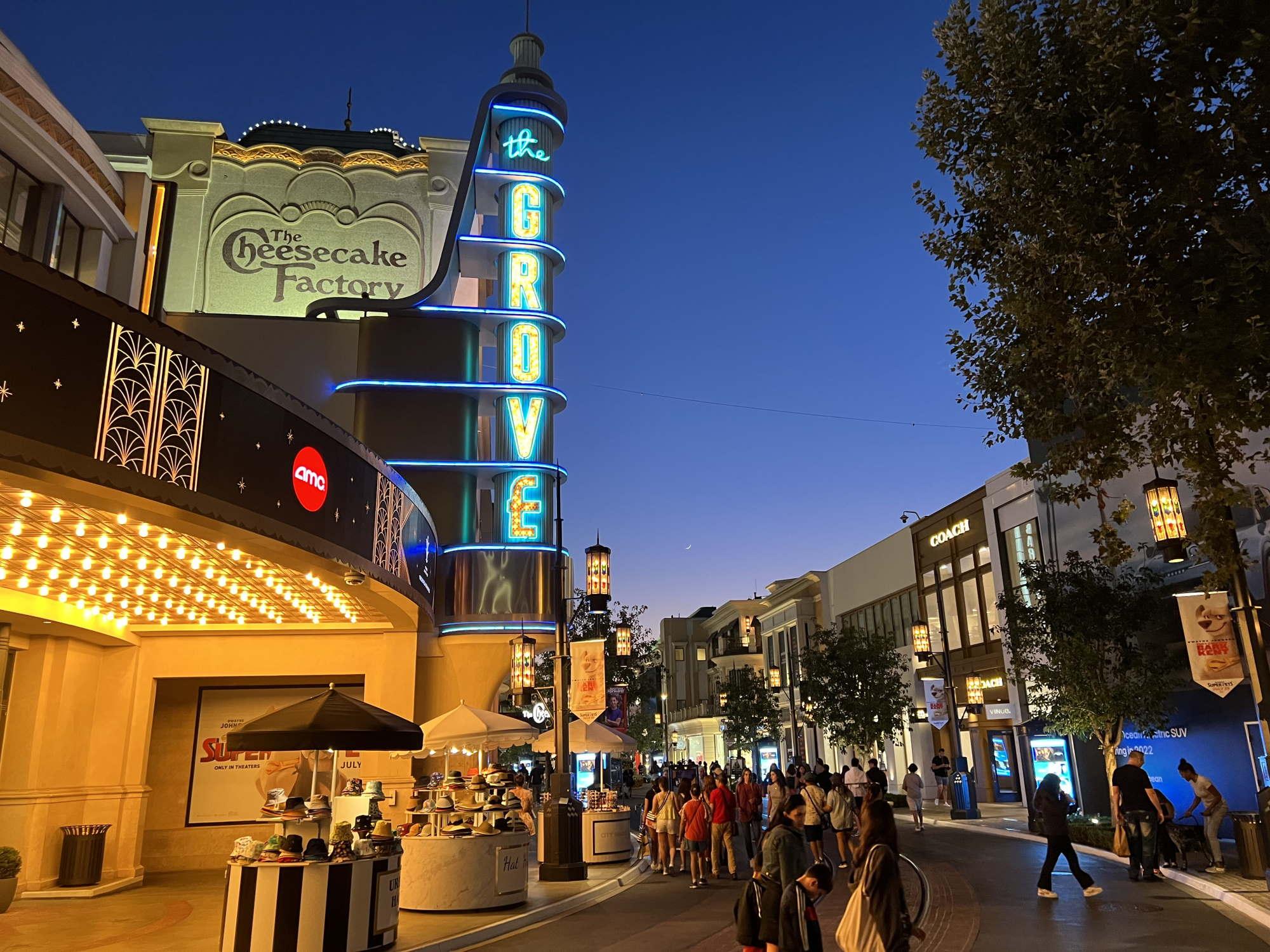 Discover your perfect date location in mid-city Los Angeles based on your preferences!