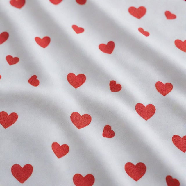 An elegant white fabric imprinted with a charming pattern of vivid kisses