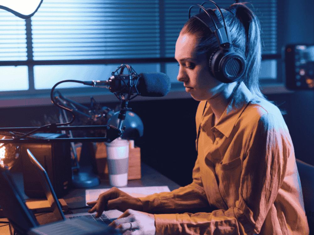Take this quiz to discover whether an XLR or USB microphone is the best fit for your streaming or podcasting needs in 2024!