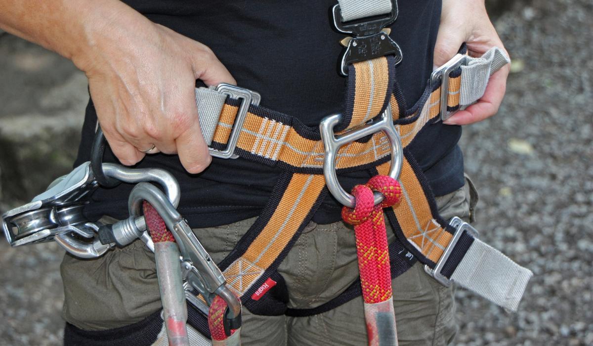 Whether you're a newbie or a seasoned pro, discover the ideal climbing harness tailored just for you! Answer a few simple questions to unlock your best fit for comfort and safety.