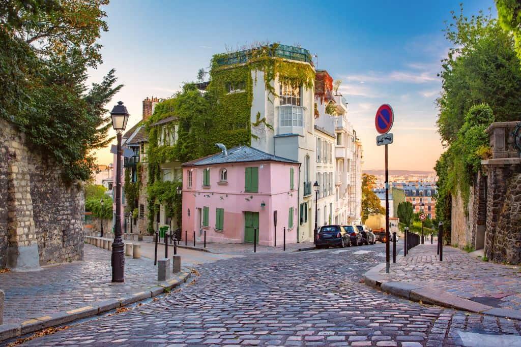 Planning a trip to Paris? Take this quick quiz to discover which luxury hotel in Montmartre suits your style and needs best!