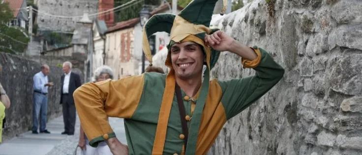 Discover the perfect jester costume for your next Renaissance faire or masquerade ball! Let your playful spirit shine with our costume suggestions!