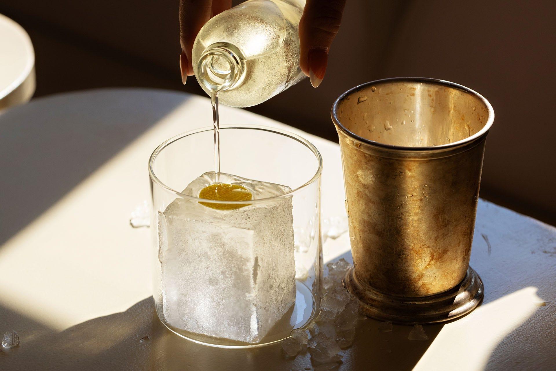 Uncover the ideal bar for your night out in Toronto with our quick quiz! Whether you're after a chill cocktail joint or a lively karaoke bar, we’ve got you covered.