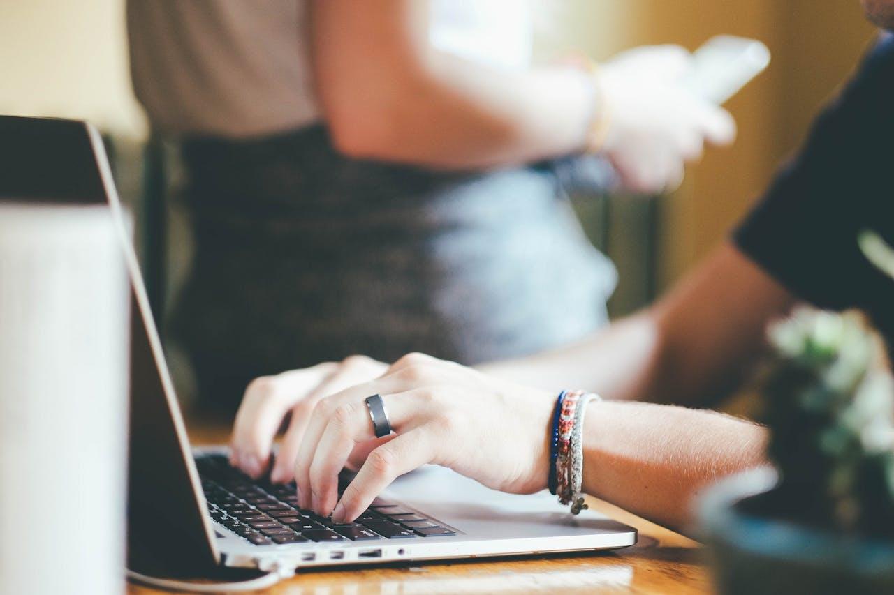 Dive into the world of SEO tools and discover which one is the best fit for your needs! This quiz helps you choose between SEMrush and Ahrefs based on your specific requirements.