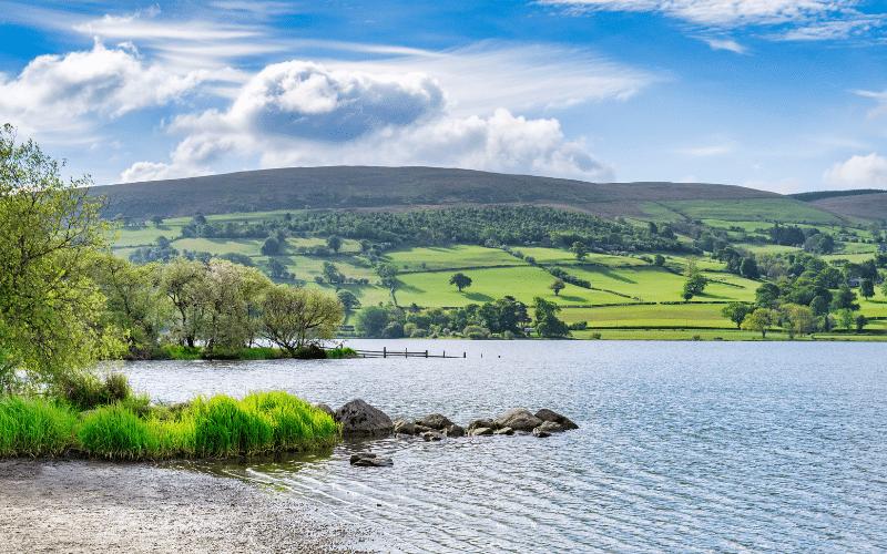 Explore the best paddle boarding locations at Bala Lake tailored to your preferences! From tranquil waters to scenic views, discover your ideal spot.
