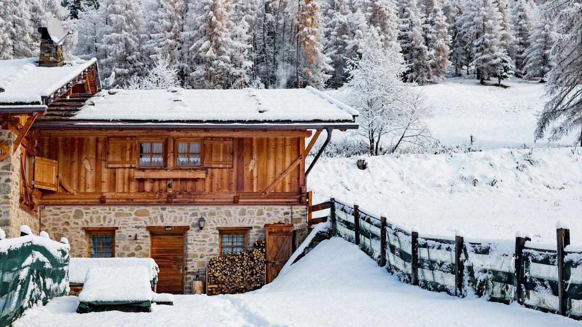 Power outages during the winter can be daunting! Take this quiz to discover which home inverter backup system fits your needs, ensuring comfort and reliability during those chilly months.