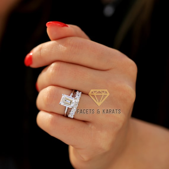 Discover the wedding ring that complements your Emerald Cut Solitaire engagement ring with our personalized quiz!