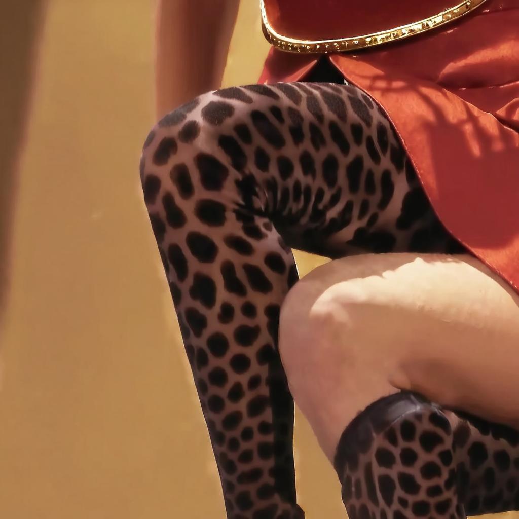 Make her legs more bledding