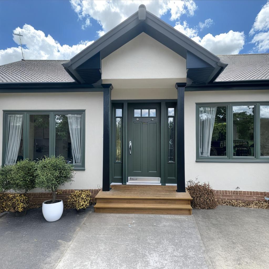 can you change the colour of the front door to a dark green