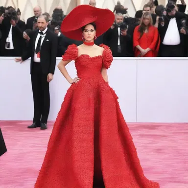 Instead of wearing the typical formal attire, she decided to alternatively dress in a bold and avant-garde fashion for the red carpet event.