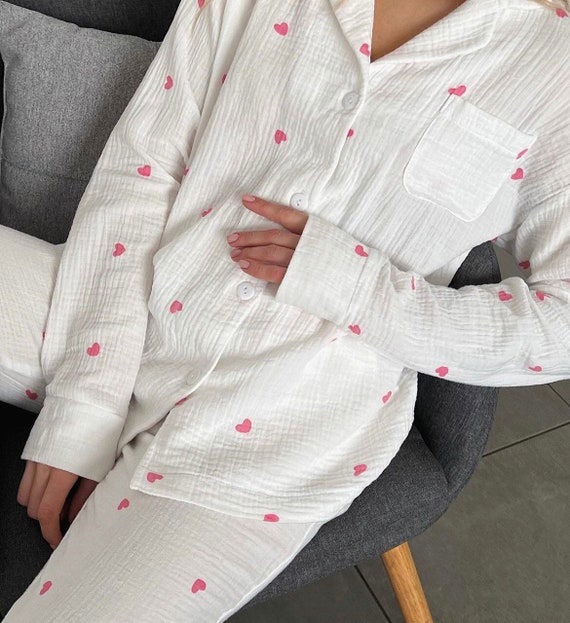 Are you a fan of comfort and style? Discover which cotton or muslin loungewear style suits you best with this fun quiz!