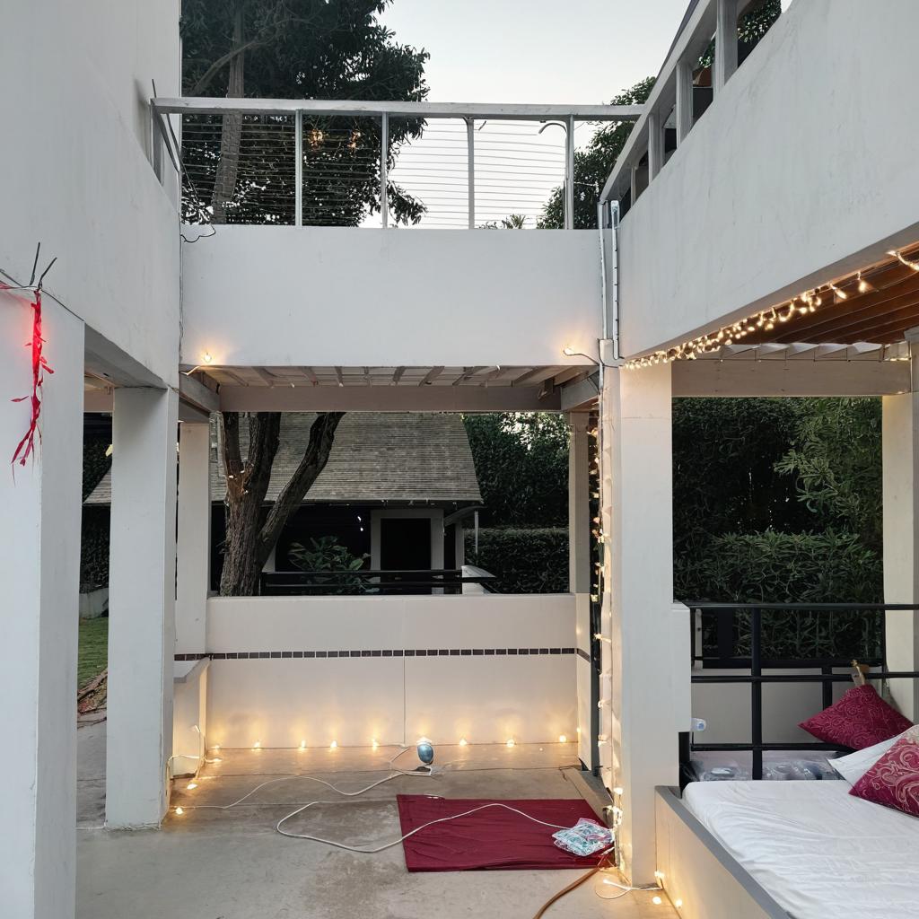Enchanting Outdoor Terrace for the Holidays