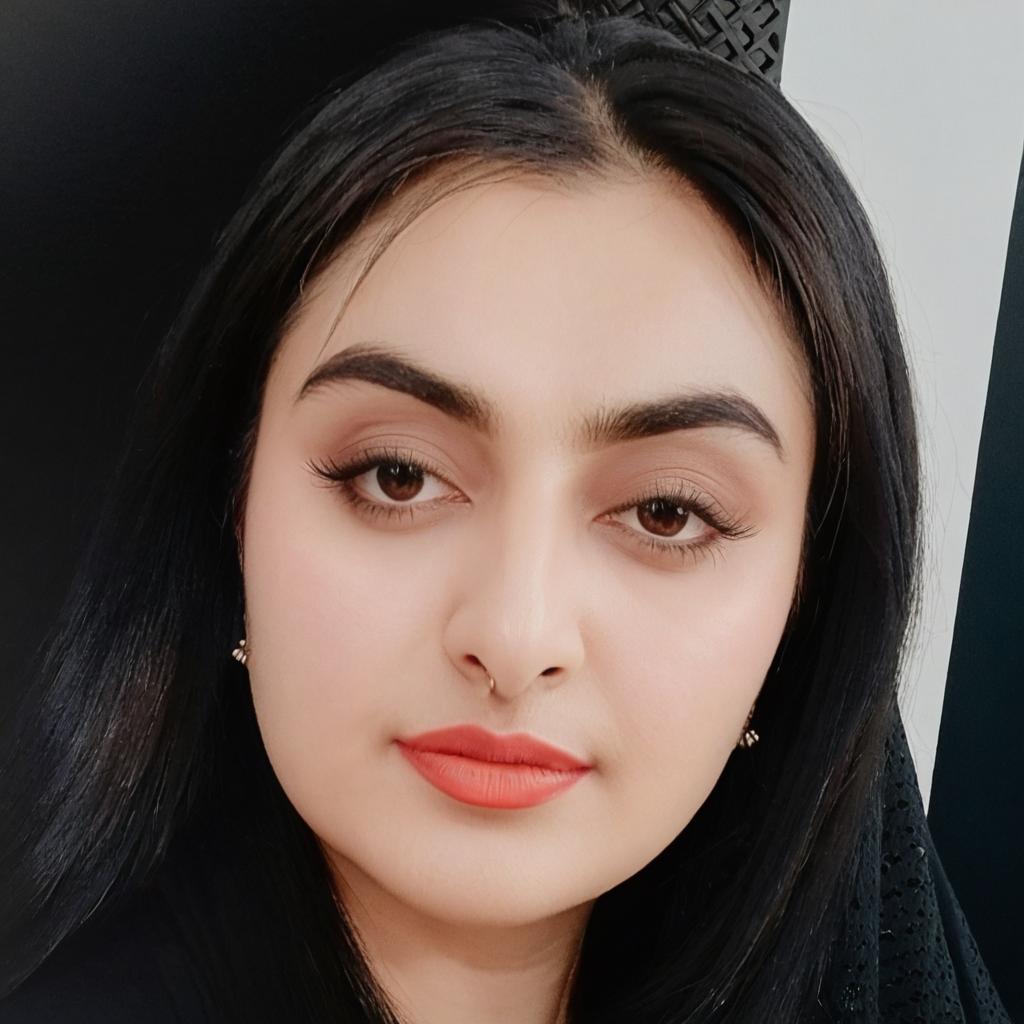 Confident & Glamorous: A Bold Beauty Selfie