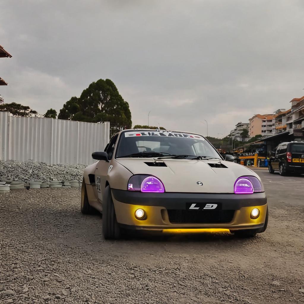 Cartón de carreras con luces Led delanteras y entradas de aire