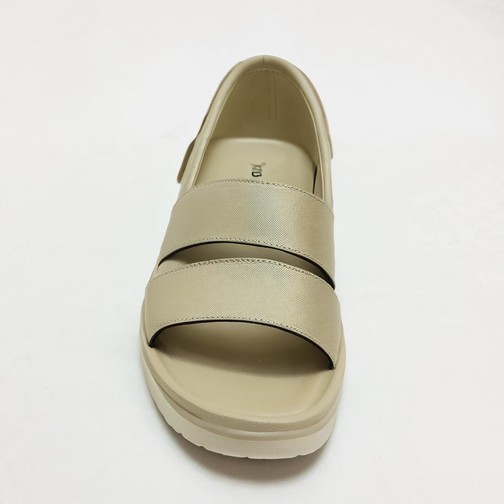 I will upload 1st sample and give me the second picture as my sample
