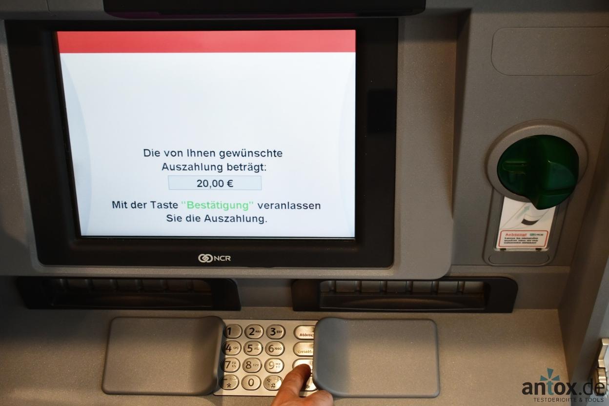 An ATM screen displaying a cash withdrawal prompt
