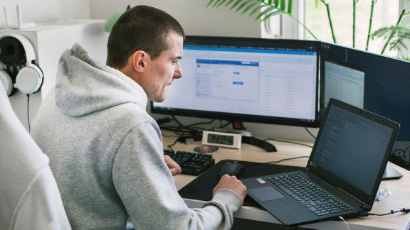 A leading mobile app development company based in Scottsdale, Arizona, we’ve been on both sides of the table. We’ve built countless successful apps, and we’ve also seen the pitfalls businesses encounter when trying to hire app developer Phoenix.