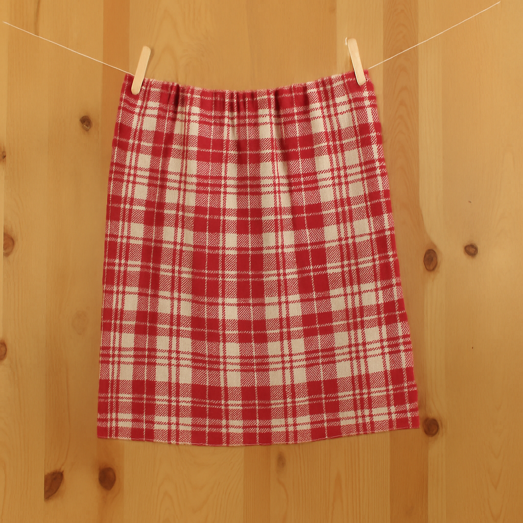 create a kitchen towel in twill weave cotton in twill weave without stitching , make it look real and not ai generated